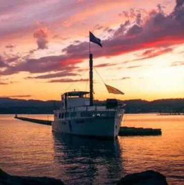 Balade en Bateau au Coucher du Soleil près de Montpellier — balade en bateau à Carnon-Plage