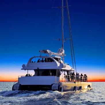 Balade en Catamaran au Coucher de Soleil au Grau-du-Roi — balade en bateau à Grau-du-Roi