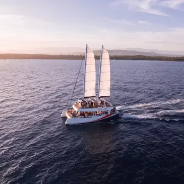 Coucher de soleil en Maxi-Catamaran à Villeneuve-Loubet — balade en bateau à Villeneuve-Loubet