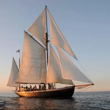 Coucher de Soleil en Yawl dans le Golfe du Morbihan — balade en bateau à Arradon