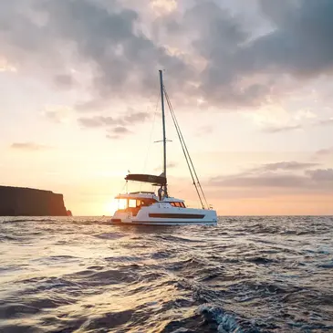 Feux d'artifice en Catamaran avec dîner à Port Camargue — balade en bateau à Grau-du-Roi