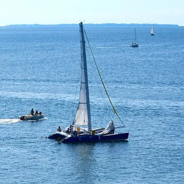 Journée en Catamaran de Course à Névez - Ile de Groix / Glénan — balade en bateau à Névez