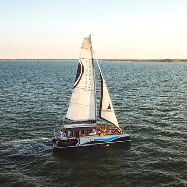Promenade en Catamaran au Coucher de Soleil à l'Ile de Ré — balade en bateau à Saint-Martin-de-Ré