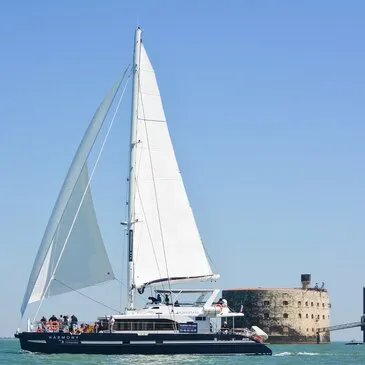 Sortie en Catamaran vers le Fort Boyard depuis La Rochelle — balade en bateau à La Rochelle