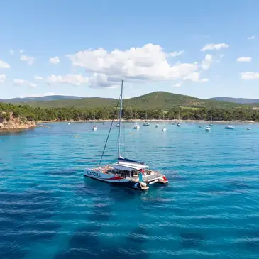 Sortie en Maxi-Catamaran à Hyères — balade en bateau à Hyères