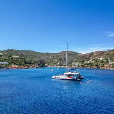 Sortie en Maxi-Catamaran à Saint-Raphaël — balade en bateau à Saint-Raphaël