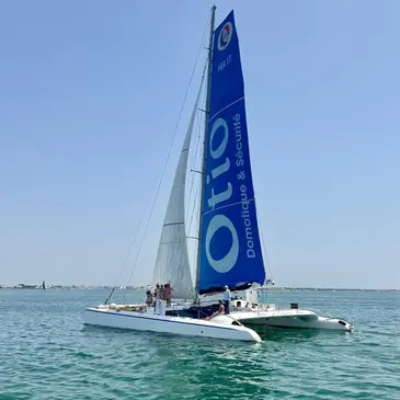 Sortie Privative en Catamaran de Course à Port-Camargue — balade en bateau à Grau-du-Roi
